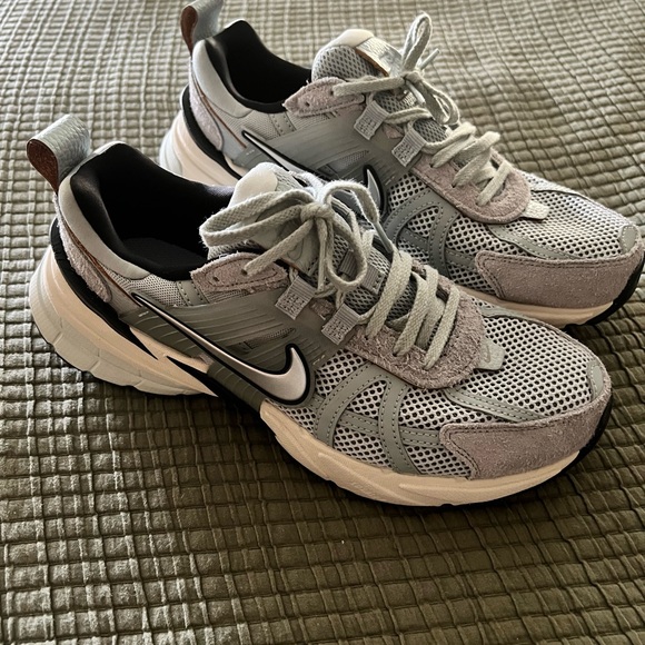 Women’s Nike V2K Run - Picture 15 of 16